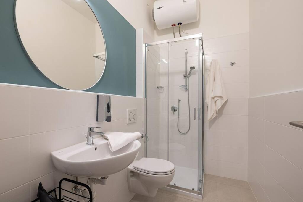 Mia - With Private Bath Center01 * Bolzano